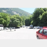 Bild zeigt den extra fr Wohnmobile ausgewiesen Teil des groen Parkplatzes mitten in der Stadt