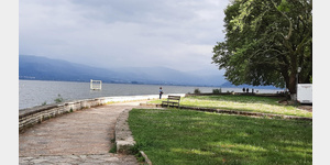 links der See, rechts das Womo