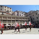 Italienische Fahnenschwinger beim Mittelalterfest