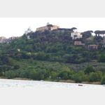 Blick vom Platz auf Castel Gandolfo