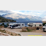 Blick ber den Campingplatz auf die Makarska-Riviera