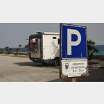 San Vito lo Capo Parkplatz neben Hafen :neues Parkschild