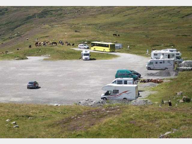  Camper parkeren met paarden