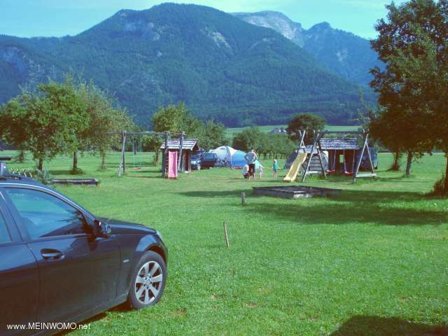 Campingpark Abersee - Kinderspielplatz mit Blick auf den Schafberg (auf der Nordseite vom Abersee)