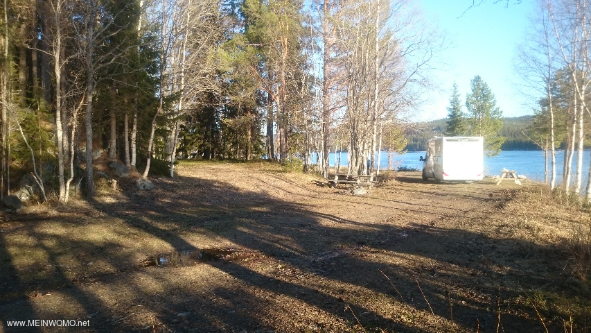  Overnight place with 2 picnic tables and a fire pit..  Left of the picnic table have 2 Womos enough ...