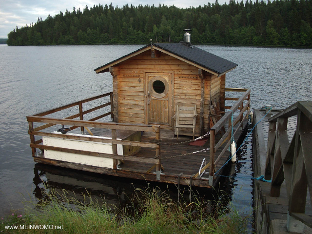  A lake sauna right on the pitch  