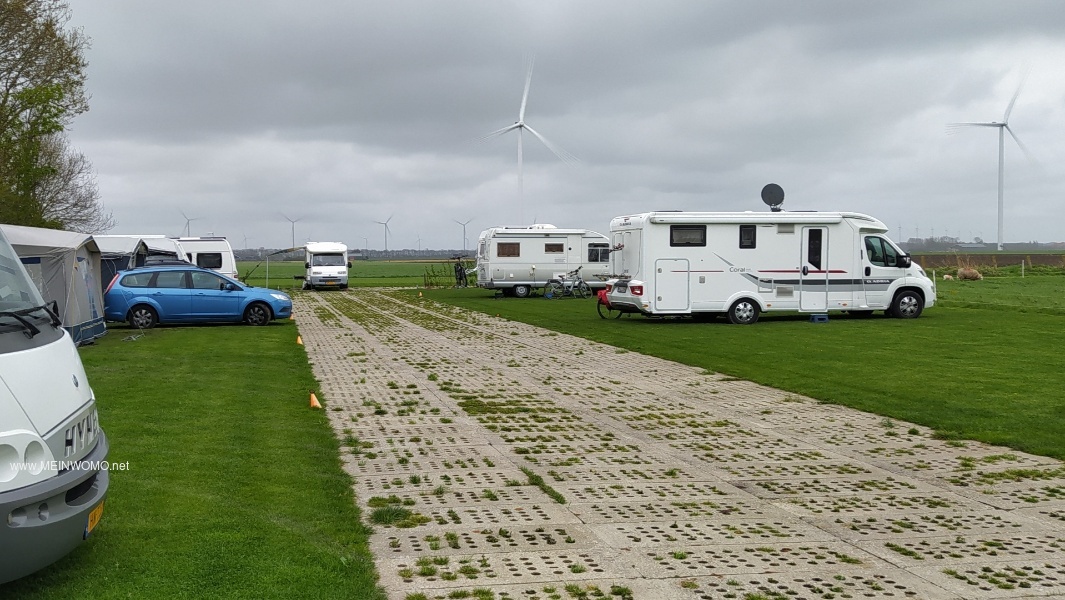 Staanplaatsen voor campers en caravans. 