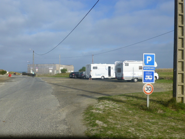 Parkplatz am Hafen von Curnic