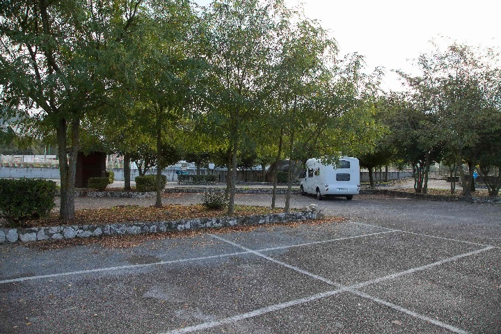 Teilansicht des Parkplatzes an der Certosa