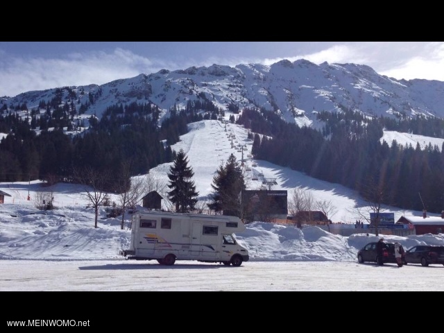  Hier op de parkeerplaats in Oberjoch, als wandelaar of skir, kun je toestemming krijgen om s nach ...