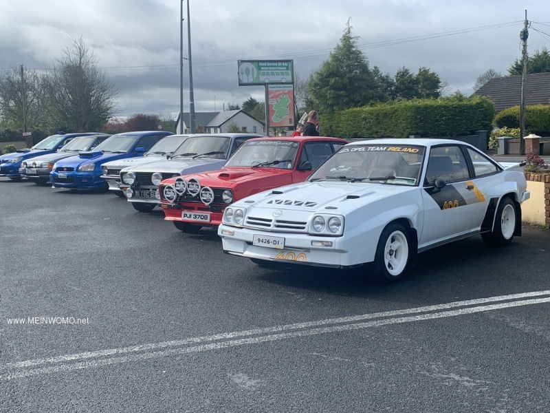 Youngtimer parade in the parking lot in front of the pub