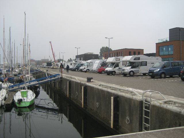  Parking / garages sur yachts (personnes ges) port, le long de la route du camp