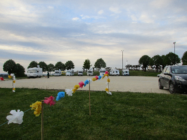  Parking space at the rear of the parking lot, possible up to 10 caravans in a row