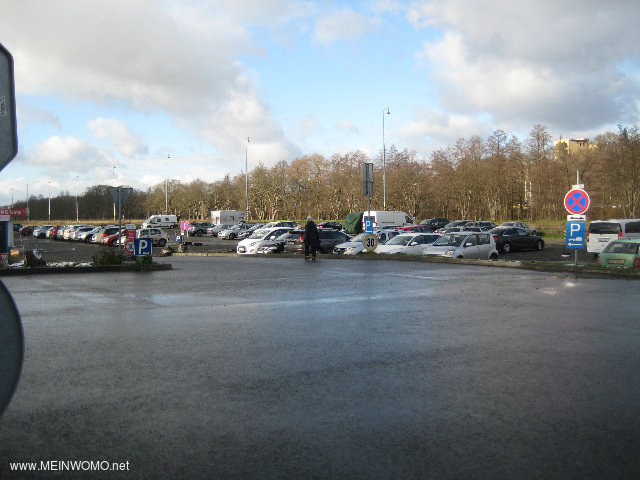  Large car park with parking spaces, freely selectable