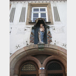 An vielen Fassaden sind noch heute Marienfiguren zu finden wie hier am sognannten Benefiziatenhaus