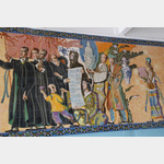 groe Fliesenbilder in der Sakristei der Kirche, die schon der Papst besuchte.