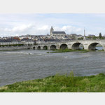 Blick ber die Loire auf Blois