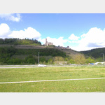 Burg Hornberg, aufgenommen vom gegenberliegenden Neckarufer