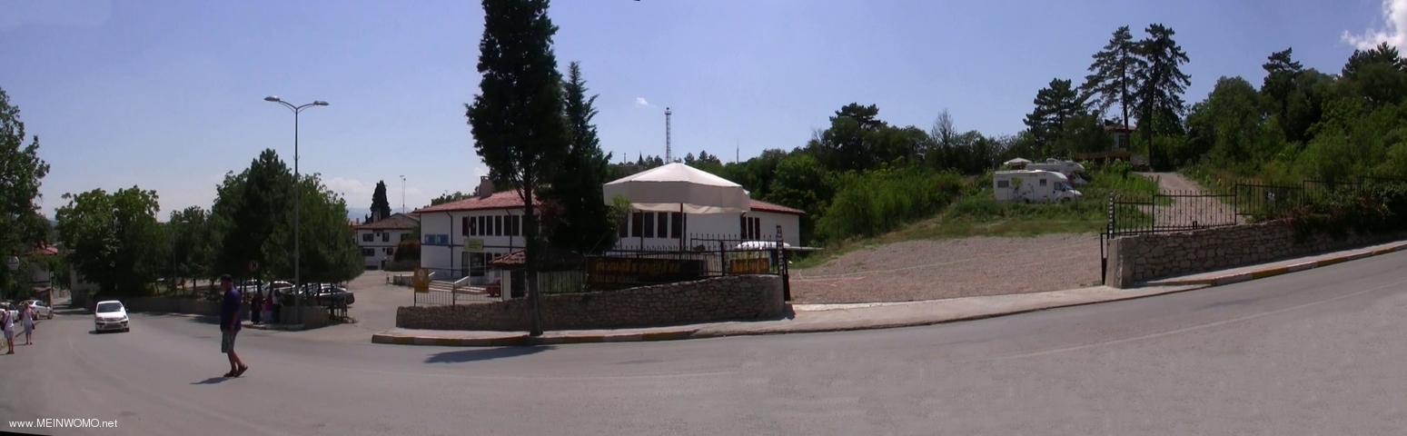  Uitzicht op parkeerplaats en de bus parkeren in Safranbolu