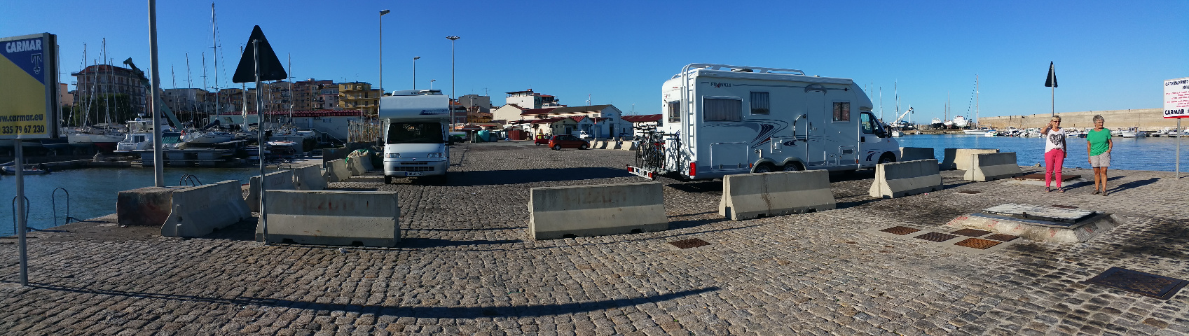  Parcheggio e pernottamento al porto di Crotone.