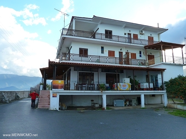  Overnight stay at a tavern in Lakkos at Leonidi