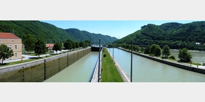 Blick auf die Schleuse am Donaukraftwerk Jochenstein, Am Kraftwerk 3, 94107 Untergriesbach, Deutschland