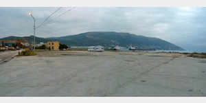 Park- und bernachtungsplatz im Hafenbereich von Vlora@aufgenommen 2011
