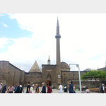 7b - am Hunat-Hatun-Moscheen-Komplex  an der Seyid Burhanettin Caddesi in Kayseri gegenber der Zitadelle