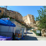 7 - Ende der Basarstrae in Hasankeyf und Eingang zu den kostenpflichtigen Besichtigungen