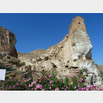 8 - Blick auf die Felsenwohnungen und Ruinen des alten Hasankeyf