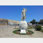Denkmal des Diogenes am Parkplatz vor dem Stadtkern von Sinop am Schwarzen Meer