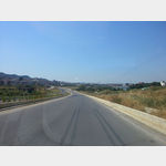 Blick auf Tirana von der Autobahn Elbasan-Tirana