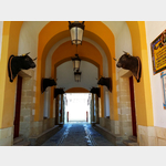 hinaus ber den Haupteingang der Stierkampfarena in El Puerto de Santa Maria