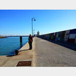 an der Hafenmauer am Yachthafen Puerto Sherry in El Puerto de Santa Maria