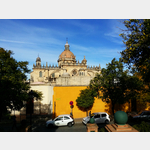 Blick von der Calle Alameda Vieja westlich der Festung auf die Kathedrale von Jerez