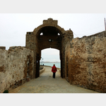 Verlassen der Burg San Sebastian in Cadiz