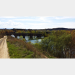 alte Brcke ber den Ebro sdwestlich von Brinas im Weinanbaugebiet bei Haro