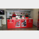 Die Betreiber des Vodafone-Shops in Schlanders. Bild stammt aus dem alten Shop in Schlanders.