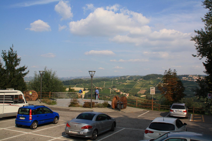  Parking space with a magnificent view of the world cultural heritage area near Barolo, the Langhe