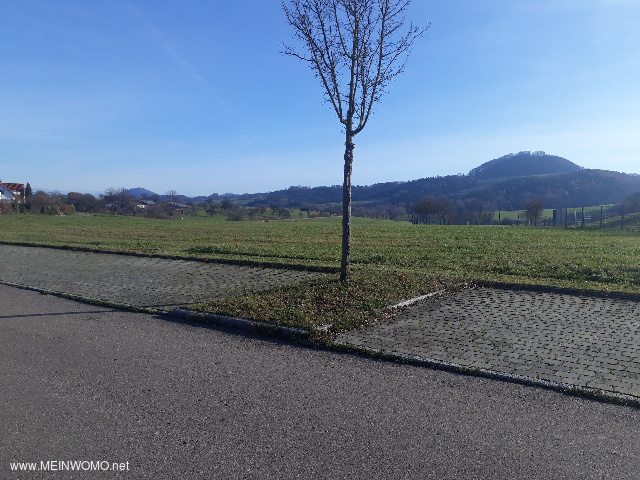  Utsikt frn parkeringsplatsen p frukttrdgrdar och Hohenstaufen