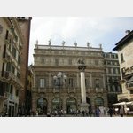 Verona - Piazza delle Erbe - Marmorsule m. Markuslwe , Piazza delle Erbe, 38, 37121 Verona Provinz Verona, Italien