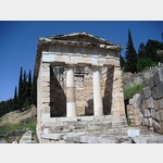 Arch. Sttte Delphi -  Das Schatzhaus der Athener, Amfissis-Livadeias, Delfoi 33054, Griechenland