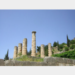                Sulen des Apollo Tempels                                           , Amfissis-Livadeias, Delfoi 33054, Griechenland