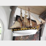 Arnis - Schifferkirche - schne Segelschiffe im Miniformat hngen an der Kirchendecke