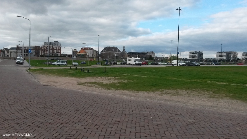  View to the parking u..  the city of Tiel