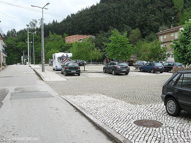Stellplatz am Ortsrand (April 2012)