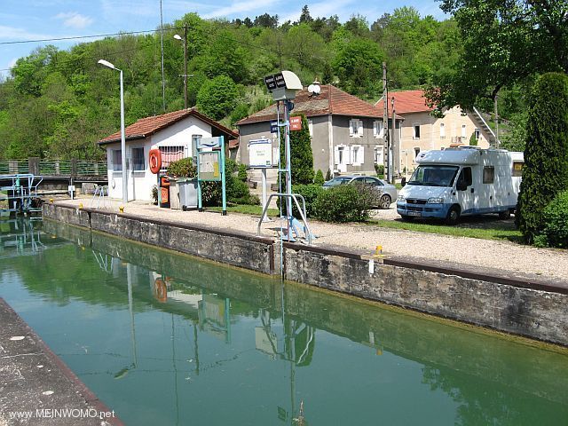  Parking at the lock (May 2012)