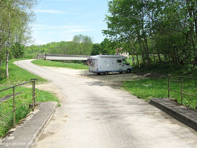  Parkeerplaats op het kanaal (mei 2012)