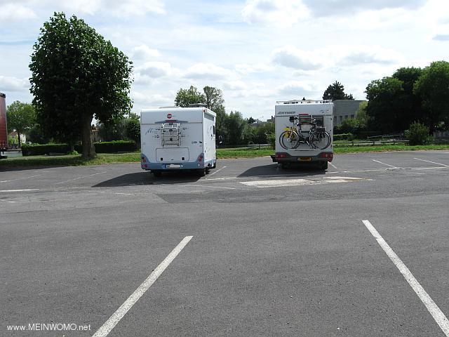 Saint Quentin, Parkplatz am Kanal (Aug. 2012)