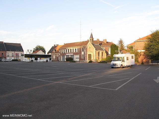  Roye, Parking Lot (Aug. 2012)